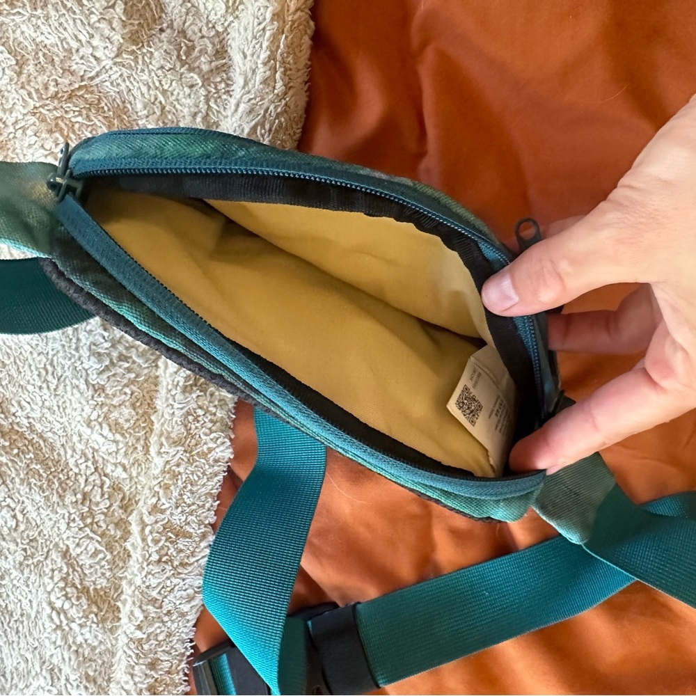 Kavu Sling Crossbody Fanny Pack Gem
